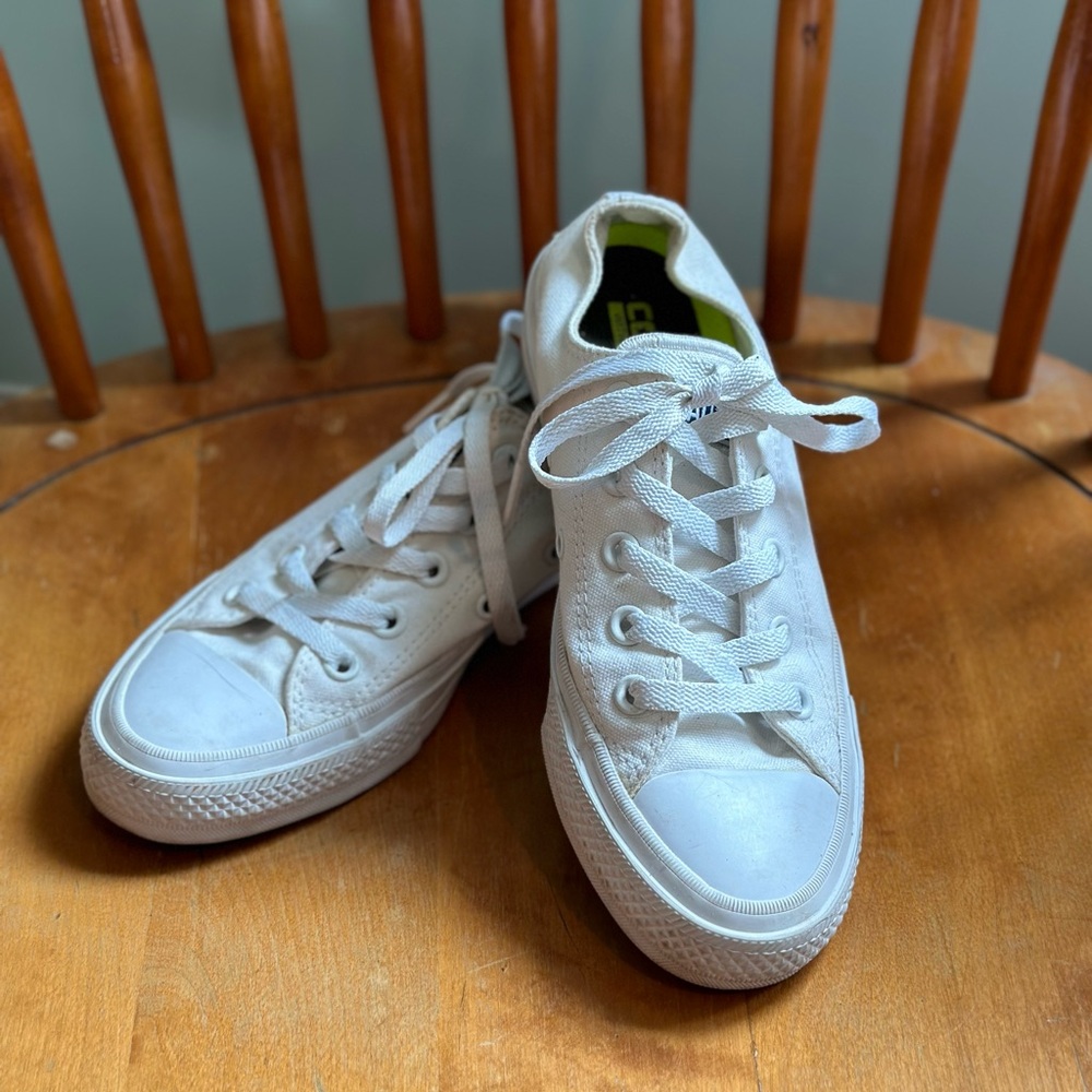 White Unisex Converse All Stars with Lunarlon. Sz 4/6/36.5 EUC! Smoke free home